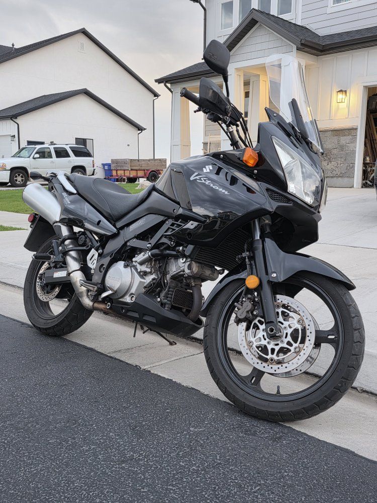 Beautiful 2005 Suzuki V-Strom dl1000!