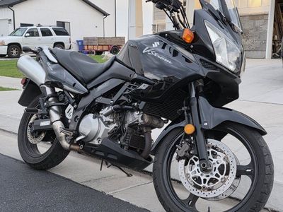Beautiful 2005 Suzuki V-Strom dl1000!
