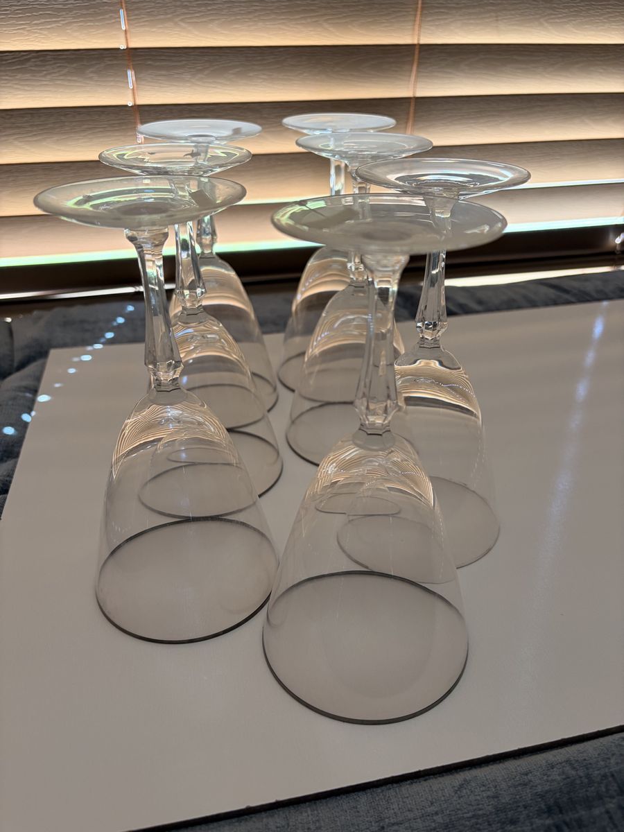 Set of 7 Clear Glass Stemmed Wine Glasses
