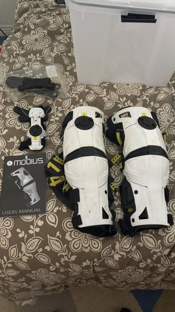 Mobius X8 Knee Braces + Single Wrist Brace
