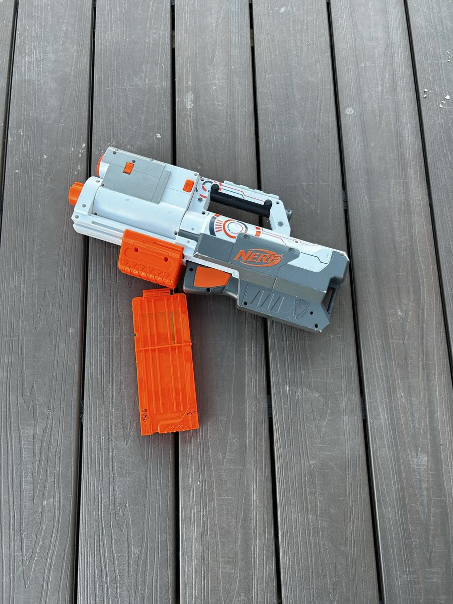 NERF Longshot CS-6 Blaster Foam Dart Gun with Magazine - White, Gray, Orange