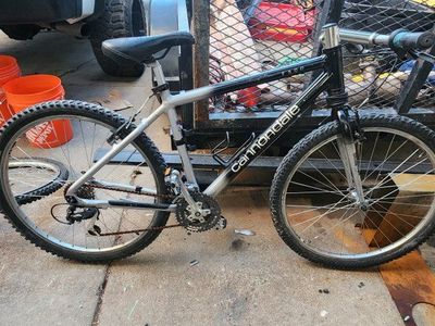 Cannondale F500 Mountain Bike - Shimano Deore XT Hub, Front Suspension