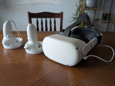 Oculus Quest 2 w/ expanded battery head strap