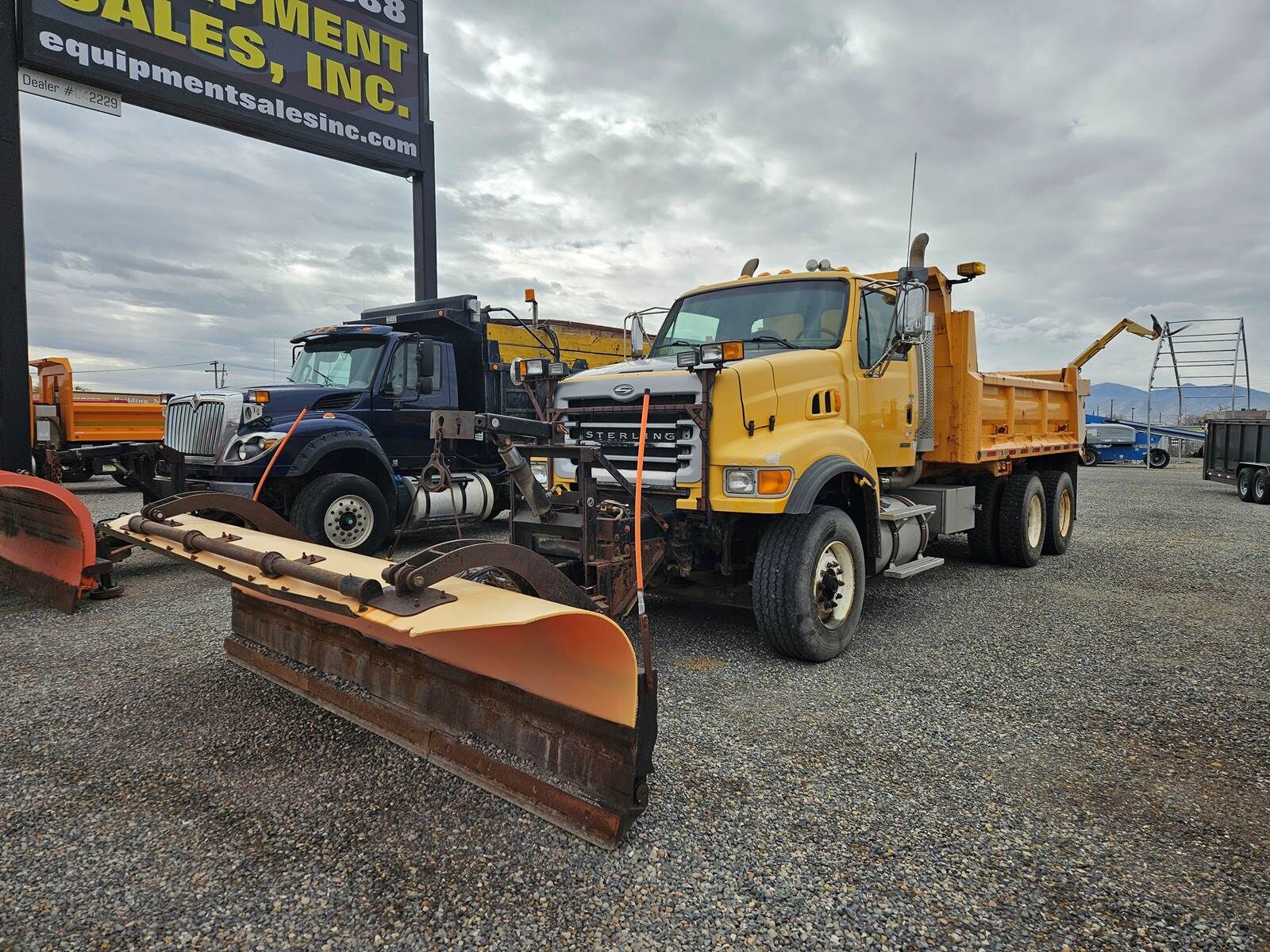 2005 Sterling LT9500 Plow / Spreader Truck