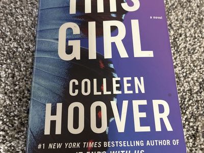 Colleen Hoover - This Girl Novel (It Ends With Us Prequel)