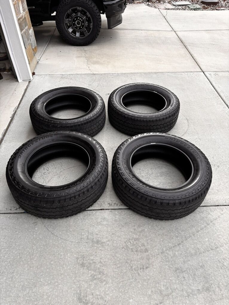 Truck tires Bridgestone Dueler A/T 275/65/20