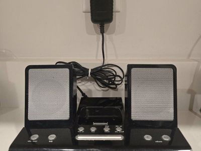 iHome Model iH26B Portable Alarm (iHome2go) iPod Dock It W/ Remote, bag, remote