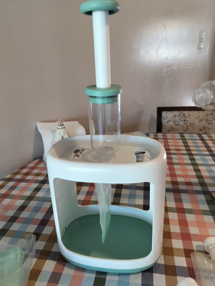 mom cozy squeeze station