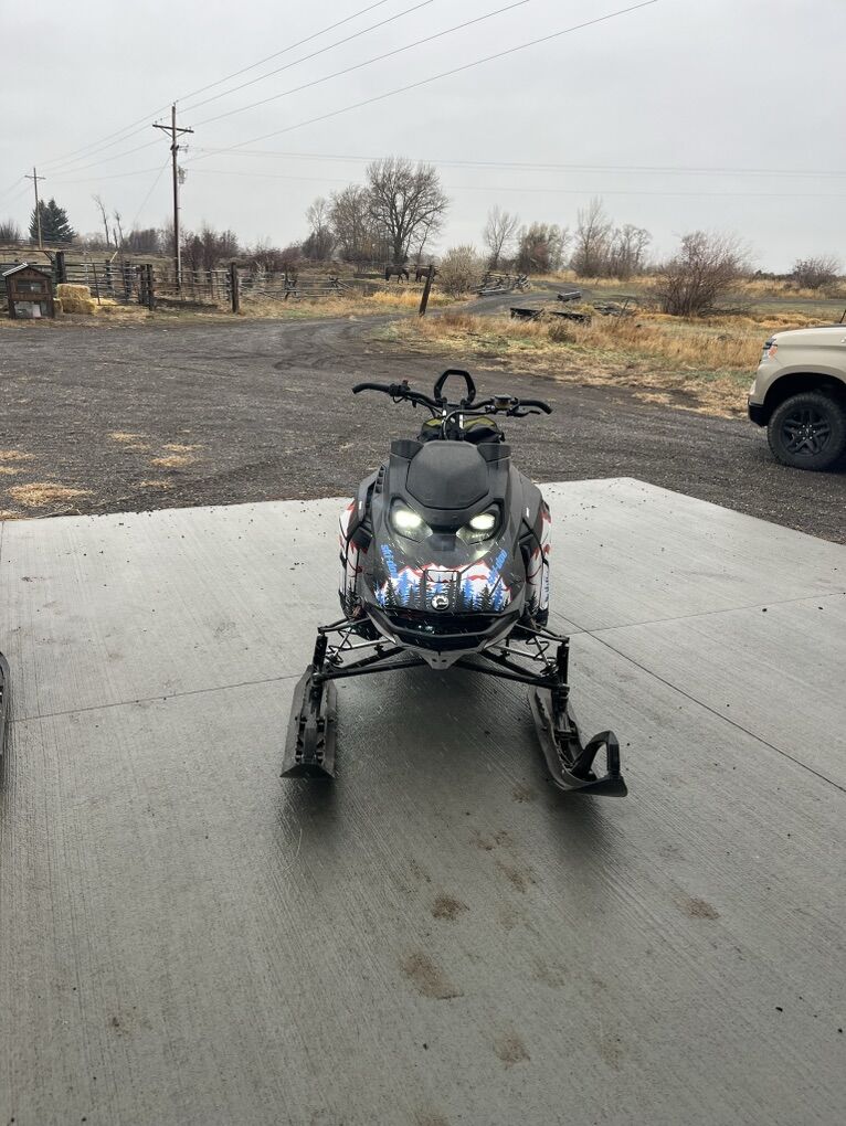 2024 850  Summit X N/A