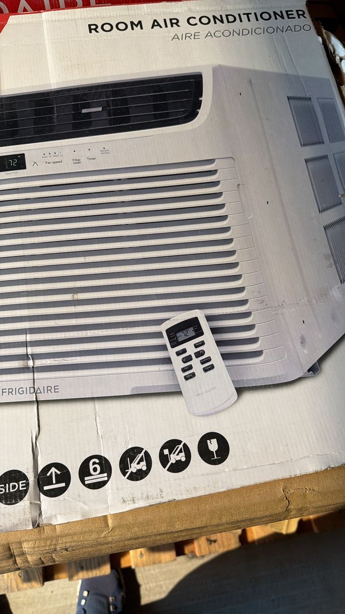 Frigidaire Room Air Conditioner 15,000 BTU, Cools 850 Sq. Ft. with Remote Control