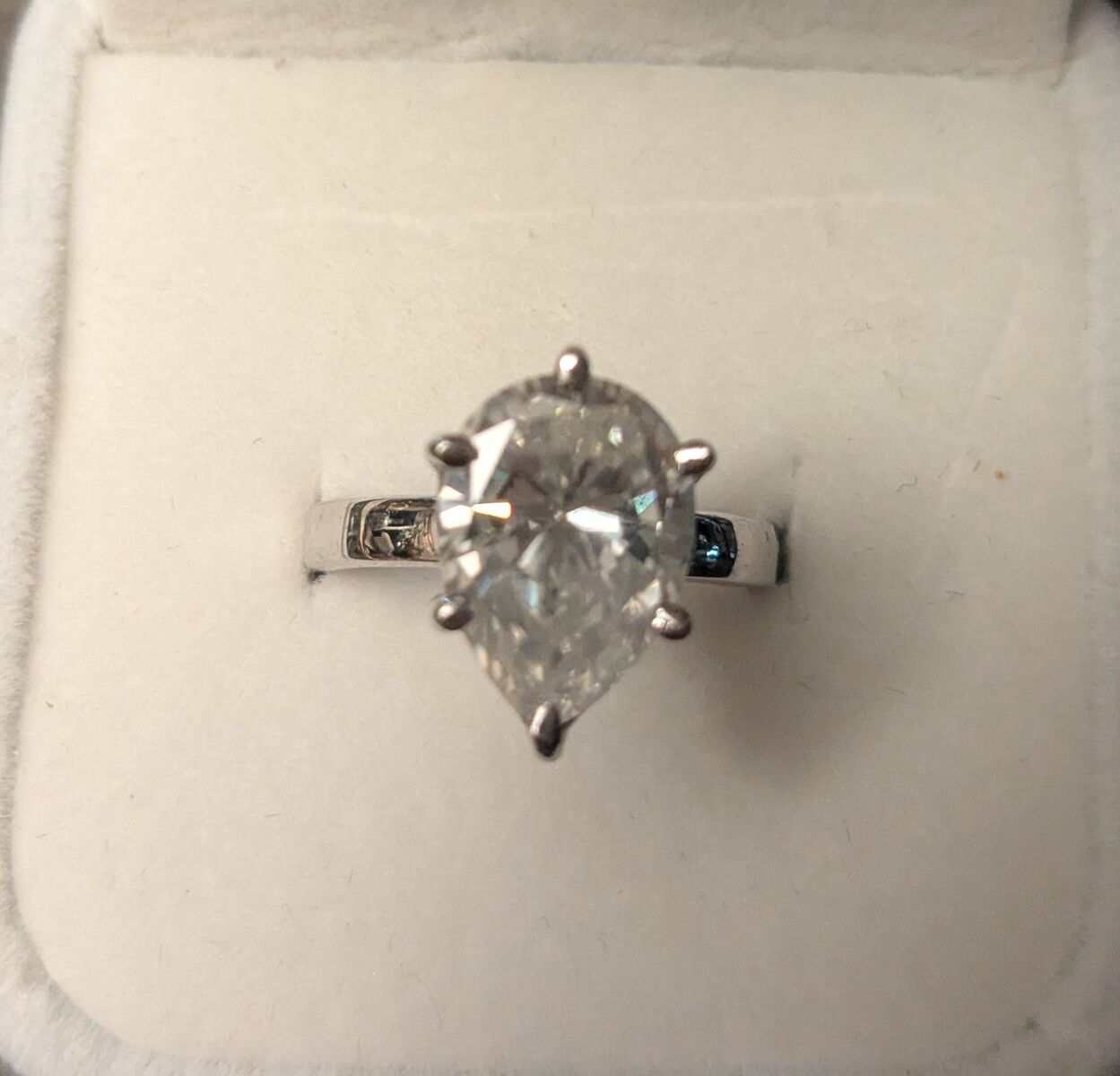 3.2ct Earth mined HTPT diamond ring