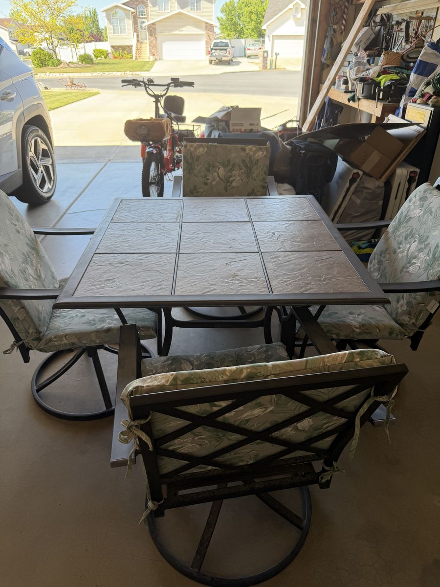 Patio Table with 4 chairs and cushions