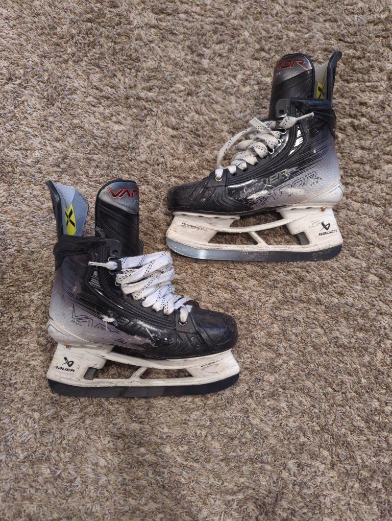 Bauer Vapor Hyperlite Ice Hockey Skates Size 6, Fit 2, Fly-Ti Steel
