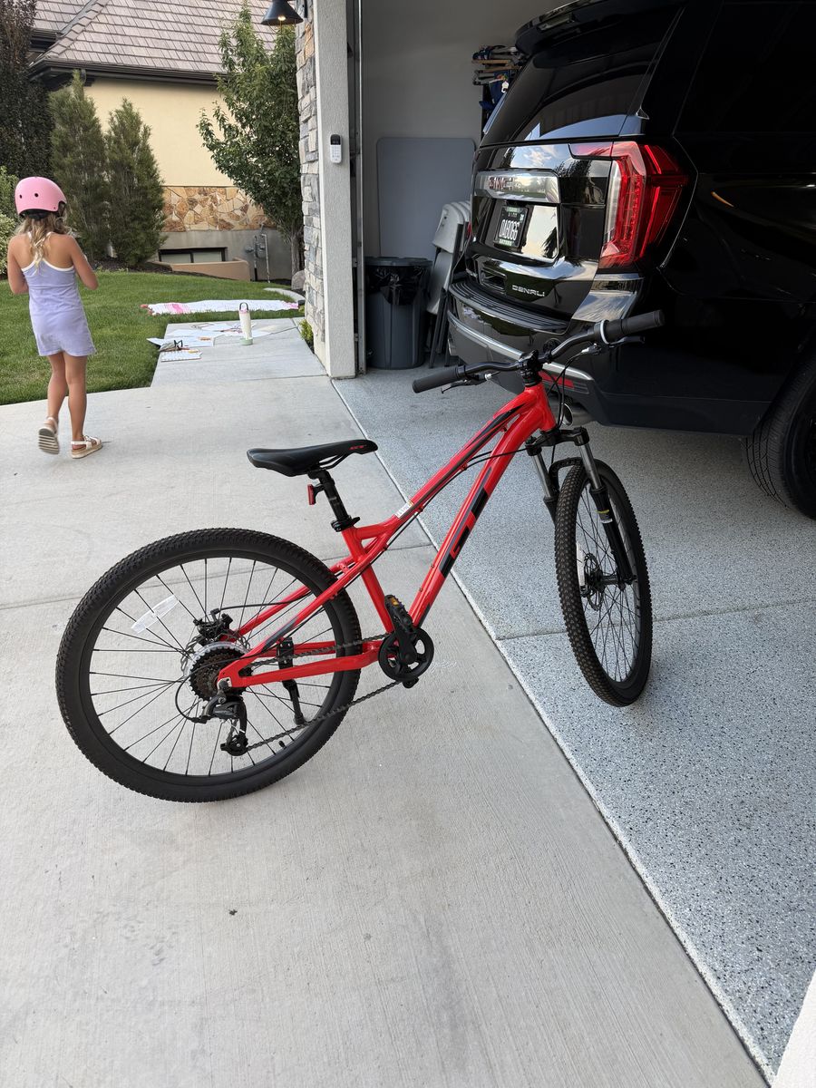 GT 24” Youth Mountain Bike – Excellent Condition