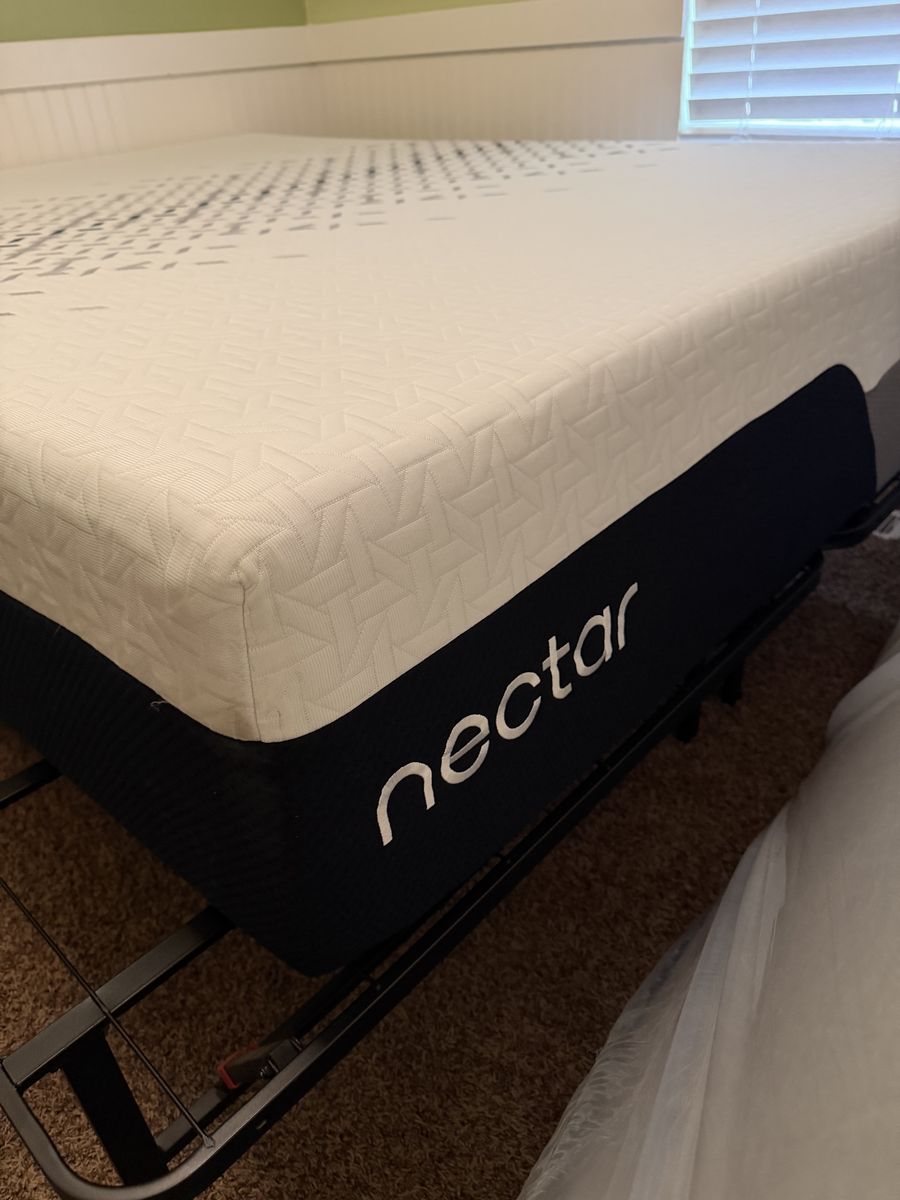 Nectar Luxe Memory Foam, Queen, Like New