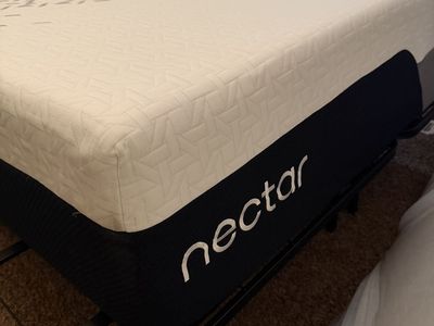 Nectar Luxe Memory Foam, Queen, Like New