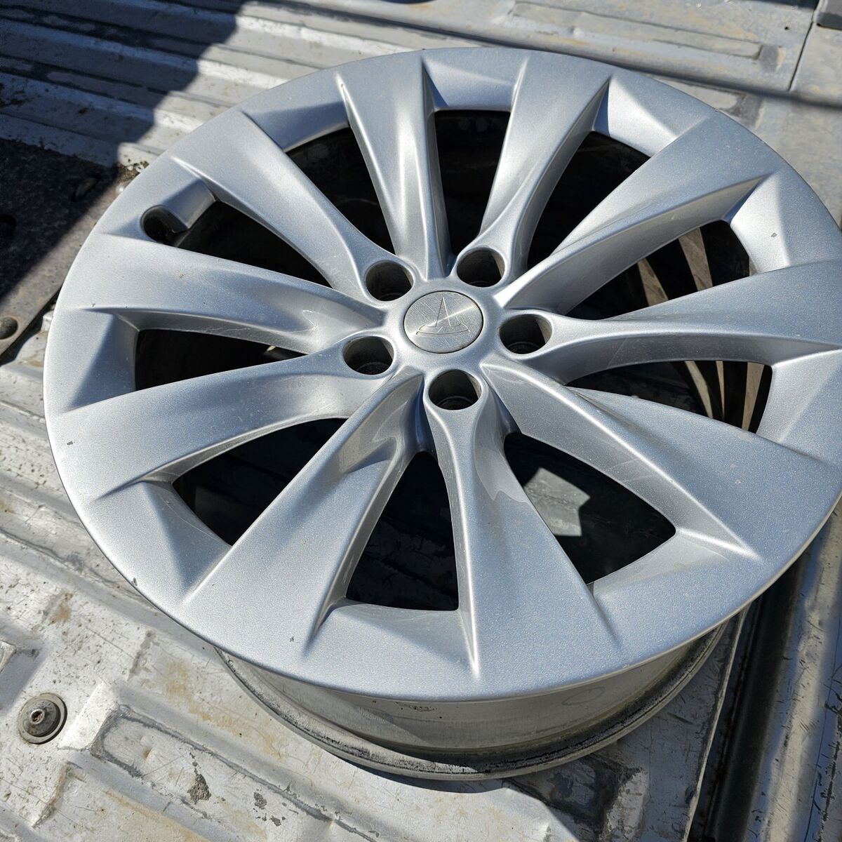 Tesla Rim from 2018 Model X, rear wheel, 275 45R20