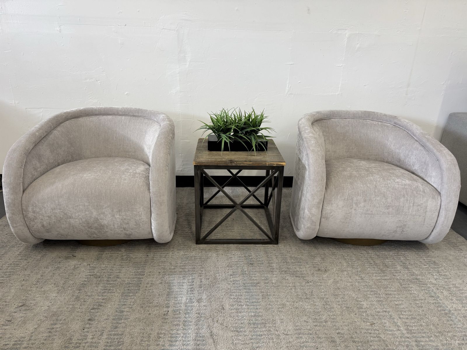 COSTCO HENREDON FABRIC SWIVEL ACCENT CHAIR SET