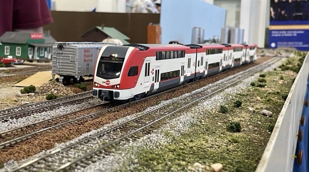 Modern US Train Model Stadler KISS Caltrain