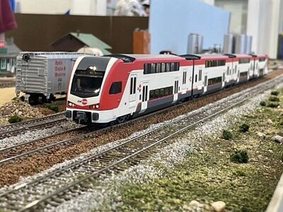Modern US Train Model Stadler KISS Caltrain