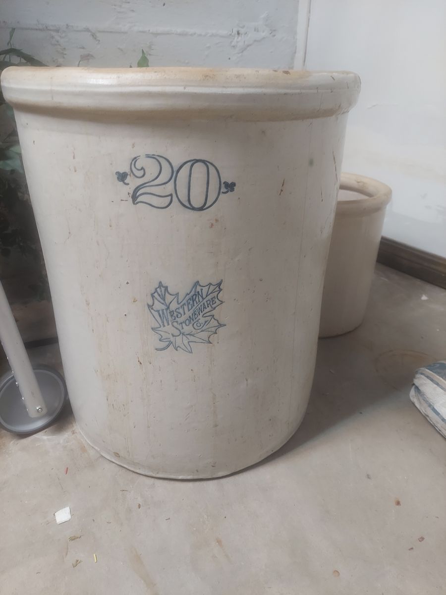 EARLY MONMOUTH 20 GAL STONEWARE CROCK