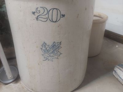 EARLY MONMOUTH 20 GAL STONEWARE CROCK
