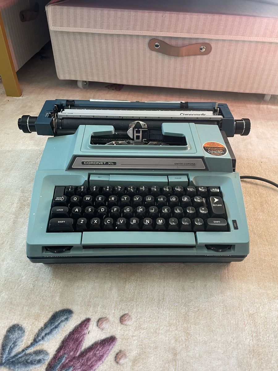 Vintage typewriter Smith-Corona Coronet XL