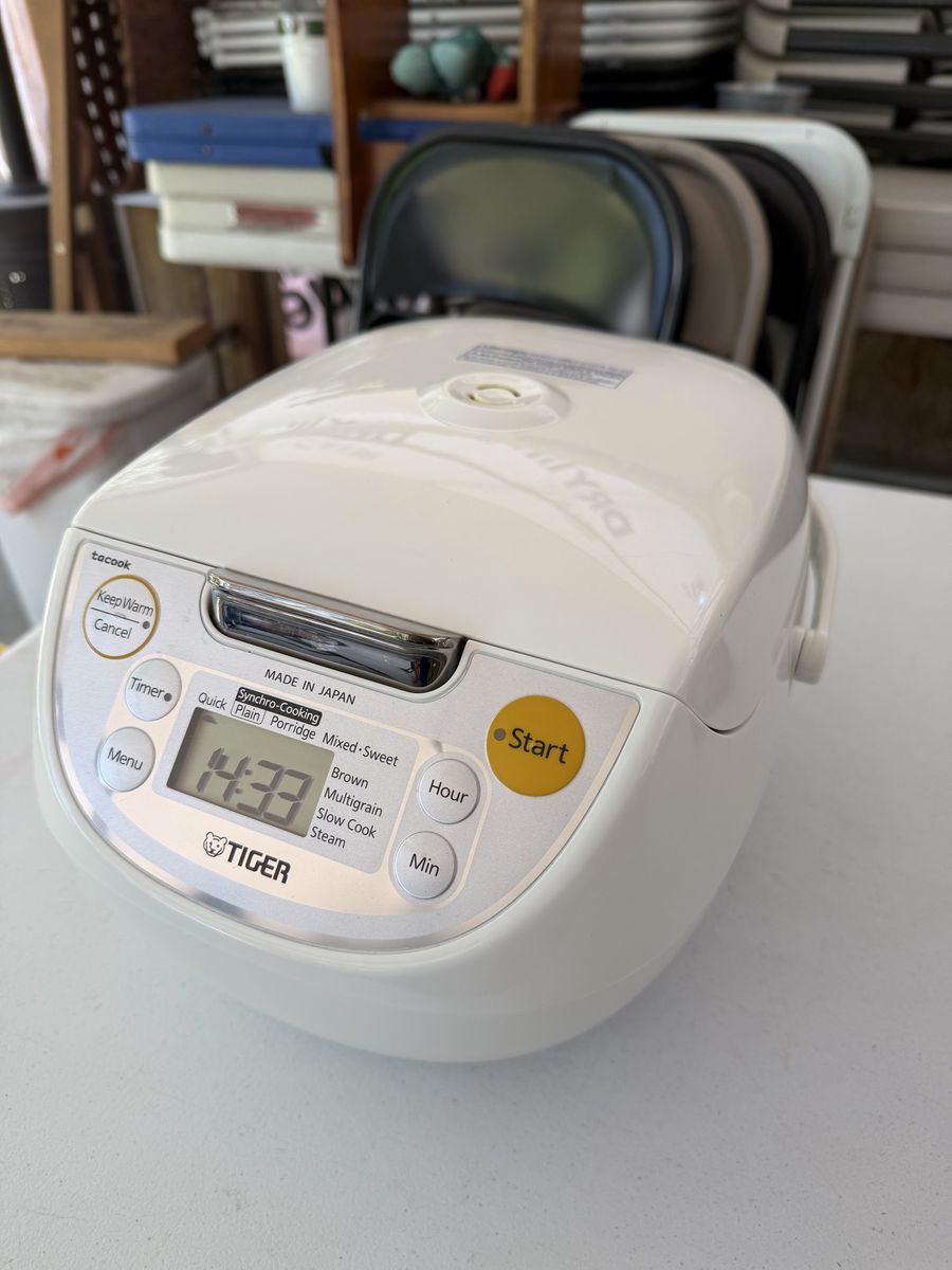 Tiger JBV-A10U 5.5-Cup Micom Rice Cooker with Tacook Plate, White - Made in Japan