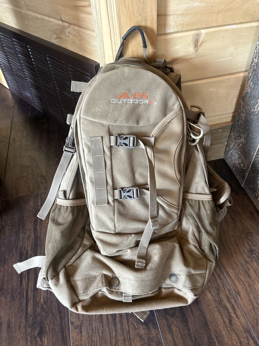 ALPS OutdoorZ tan hunting daypack in good used condition. 