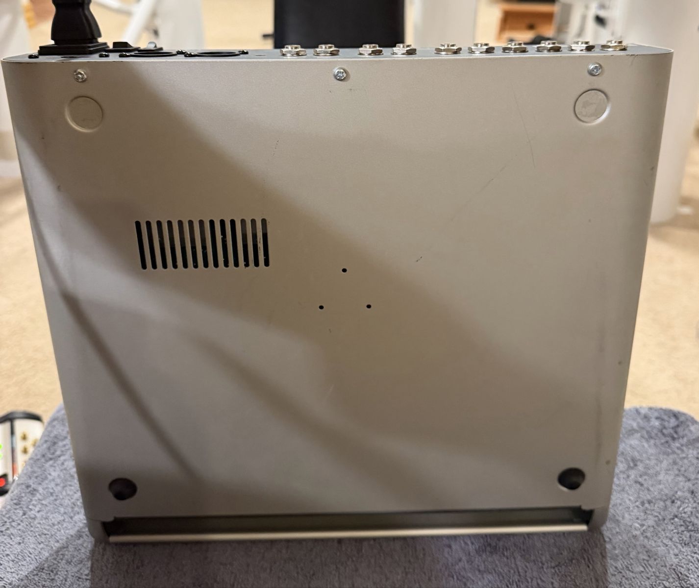 Main image 3