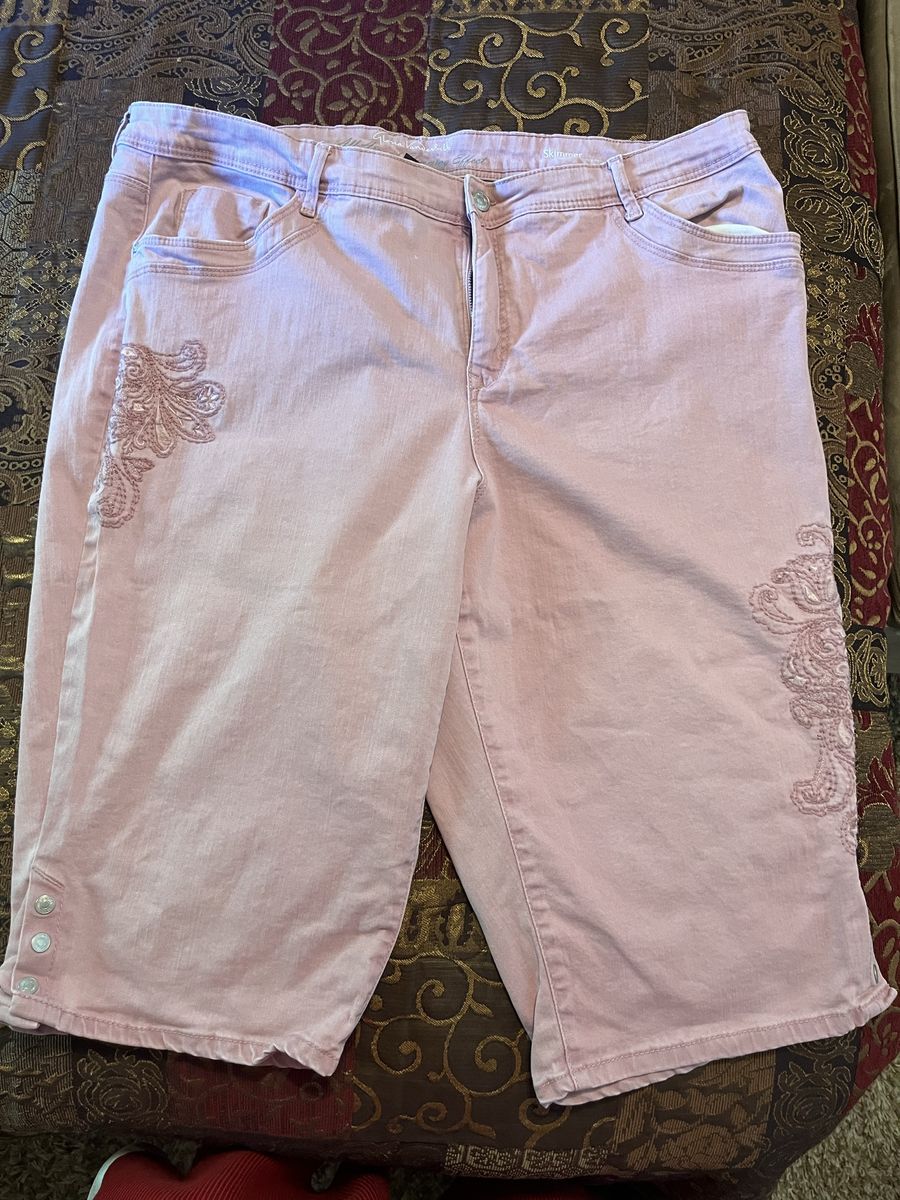  Pink Gloria Vanderbilt shorts