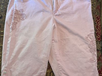 Pink Gloria Vanderbilt shorts