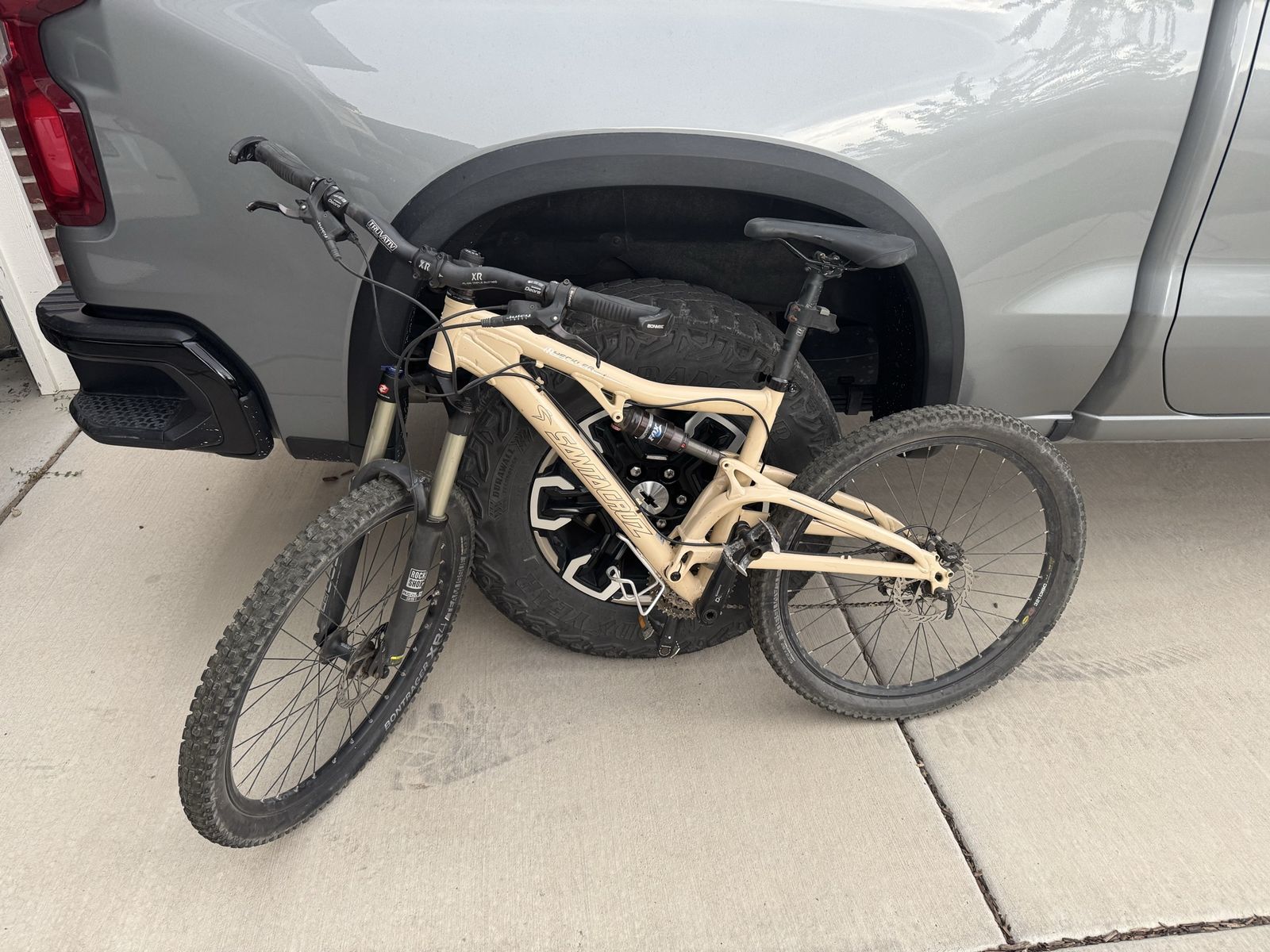 Santa Cruz Heckler Full Suspension Mountain Bike - Tan - RockShox & Fox