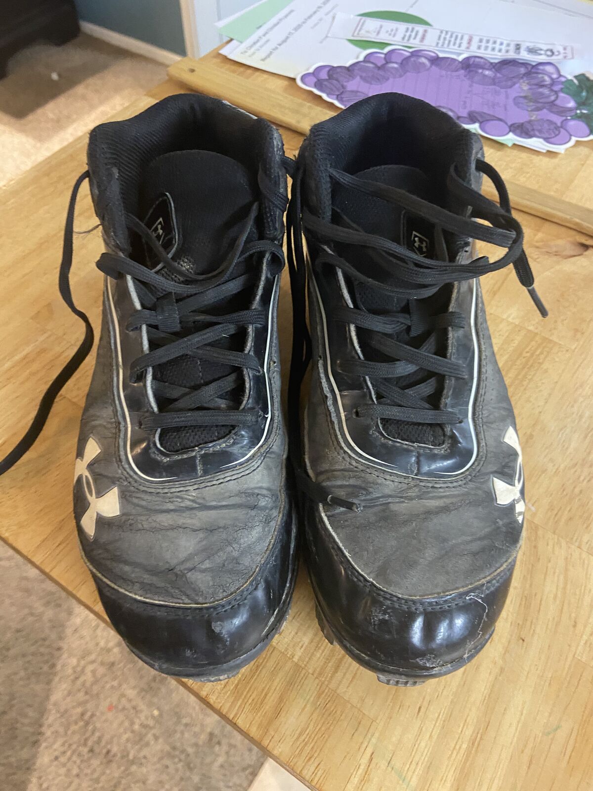 Baseball cleats Size 6