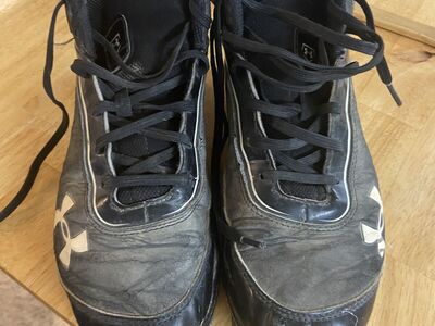 Baseball cleats Size 6