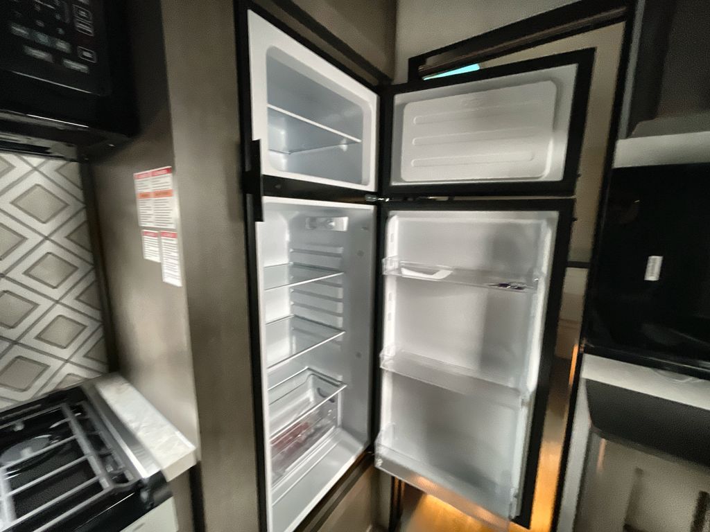 Main image 32