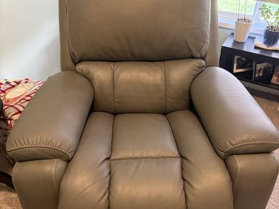 Recliner, Power Rocker, Greyson