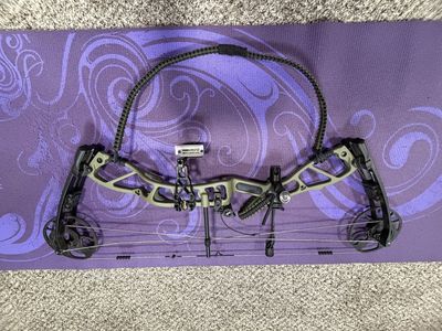 Elite Compound Bow with Accessories