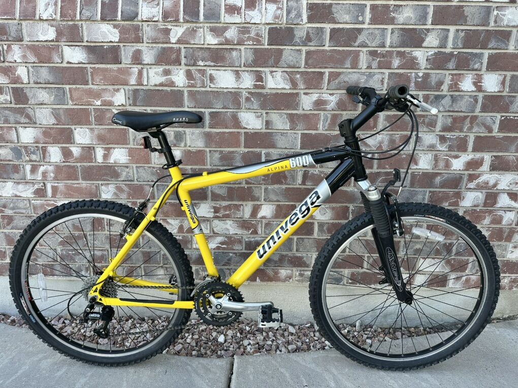 Large Univega Alpina 600 Mountain Bike