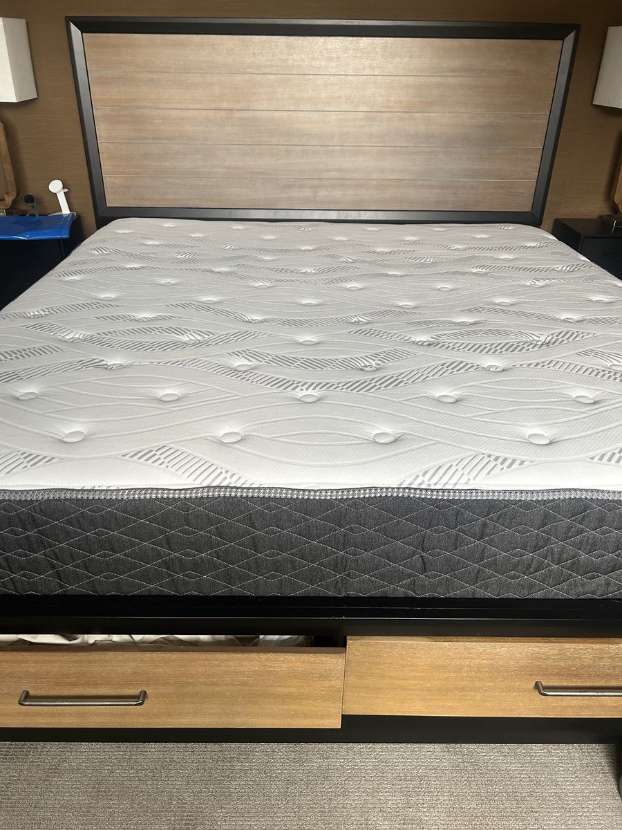 Mattress -King Size White/Gray Pillow Top
