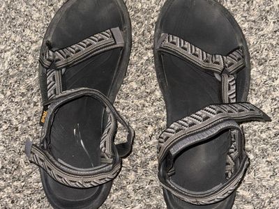 Tevas size 11