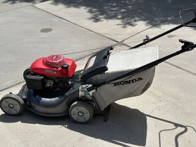 Honda Harmony II HRT216 Lawn Mower