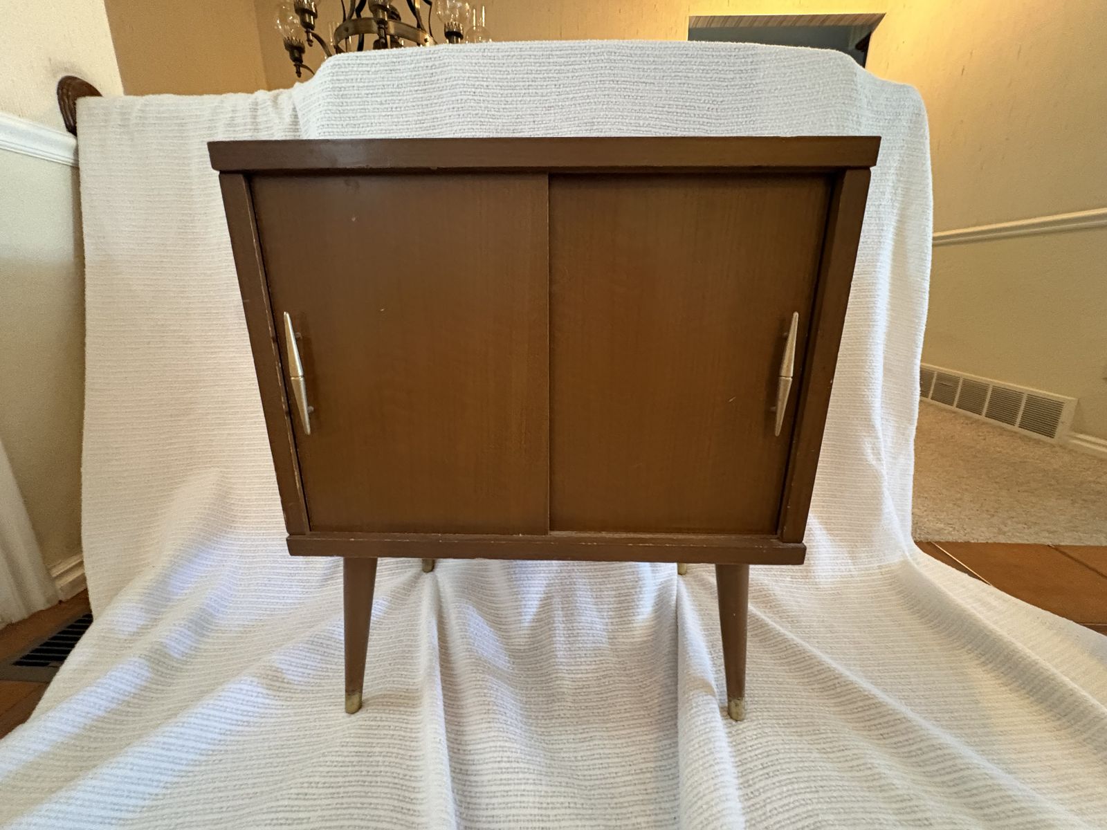 Vintage Mid-Century Modern Lu Van Record Cabinet / Side Table $100 cash/venmo in Provo
