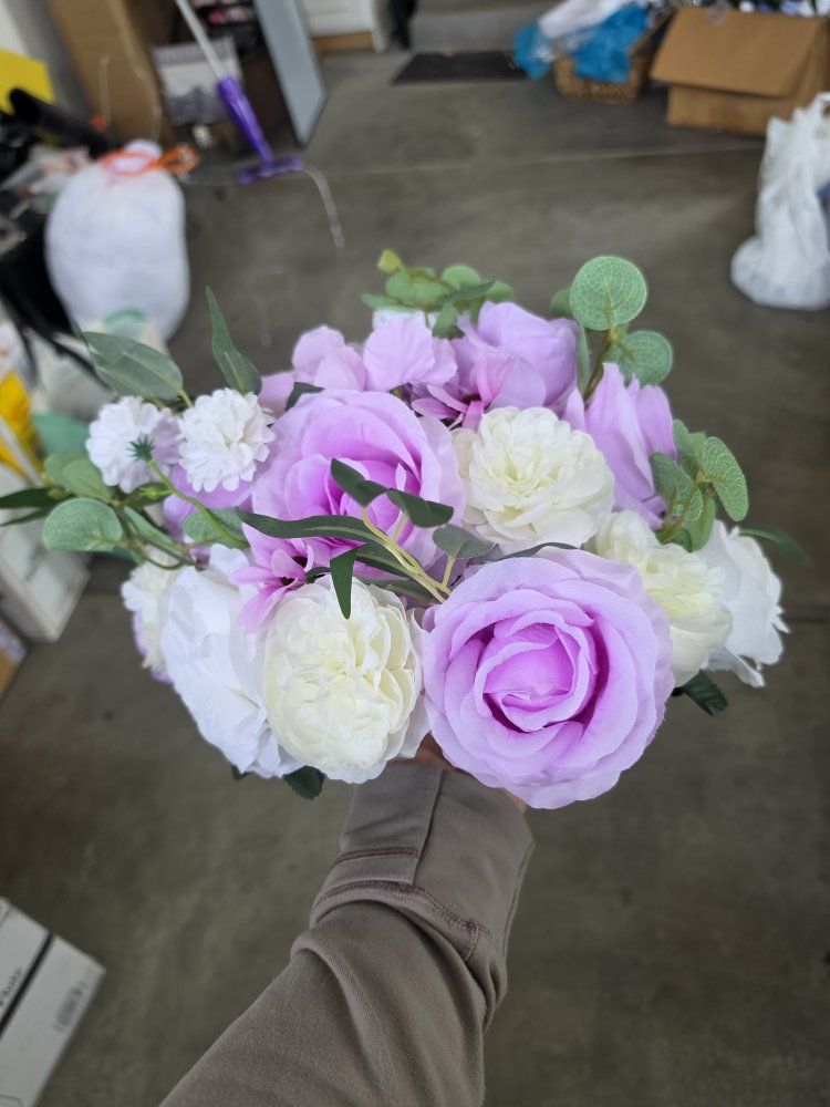 8 Nuptio purple wedding flowers