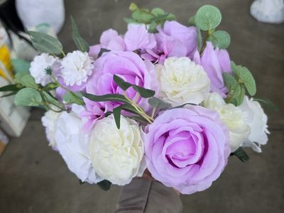 8 Nuptio purple wedding flowers
