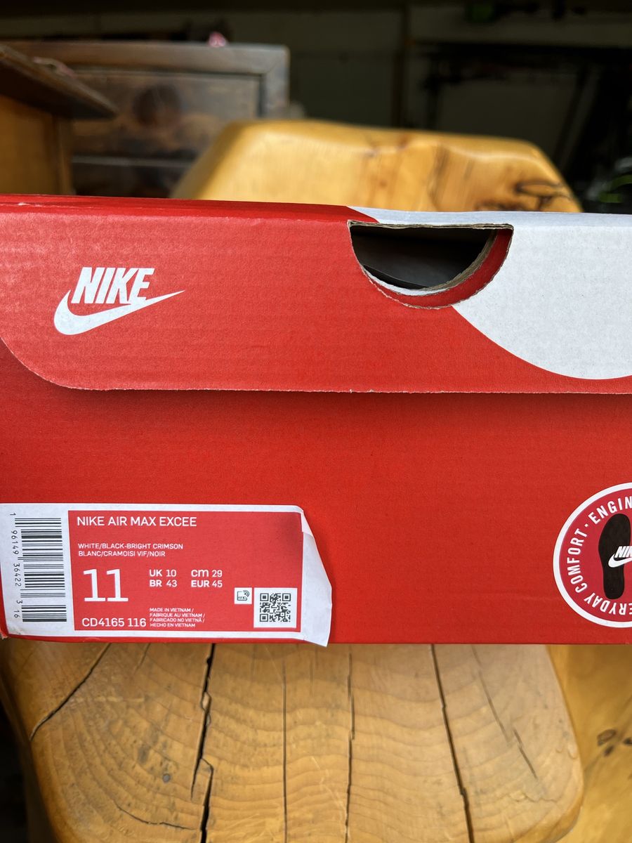 Nike Air Max Excee Men's Running Shoes White/Bright Crimson/Black Size 11 New with Box
