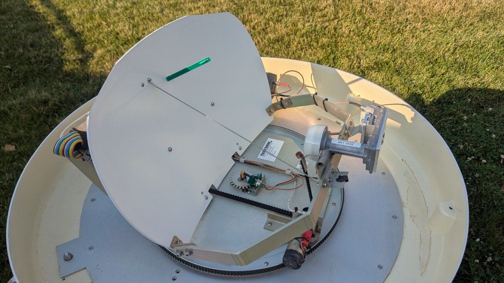 TracStar In-Motion Satellite Antenna