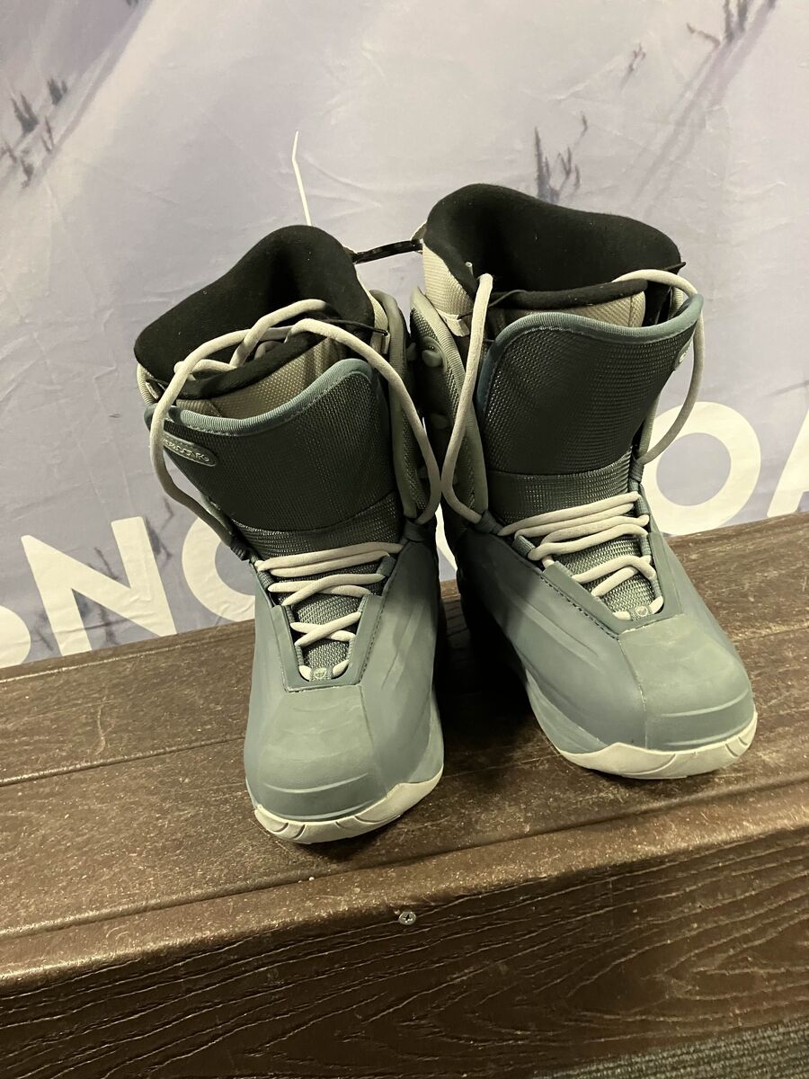 New Ride Lace Up Size 7 Snowboard Boot