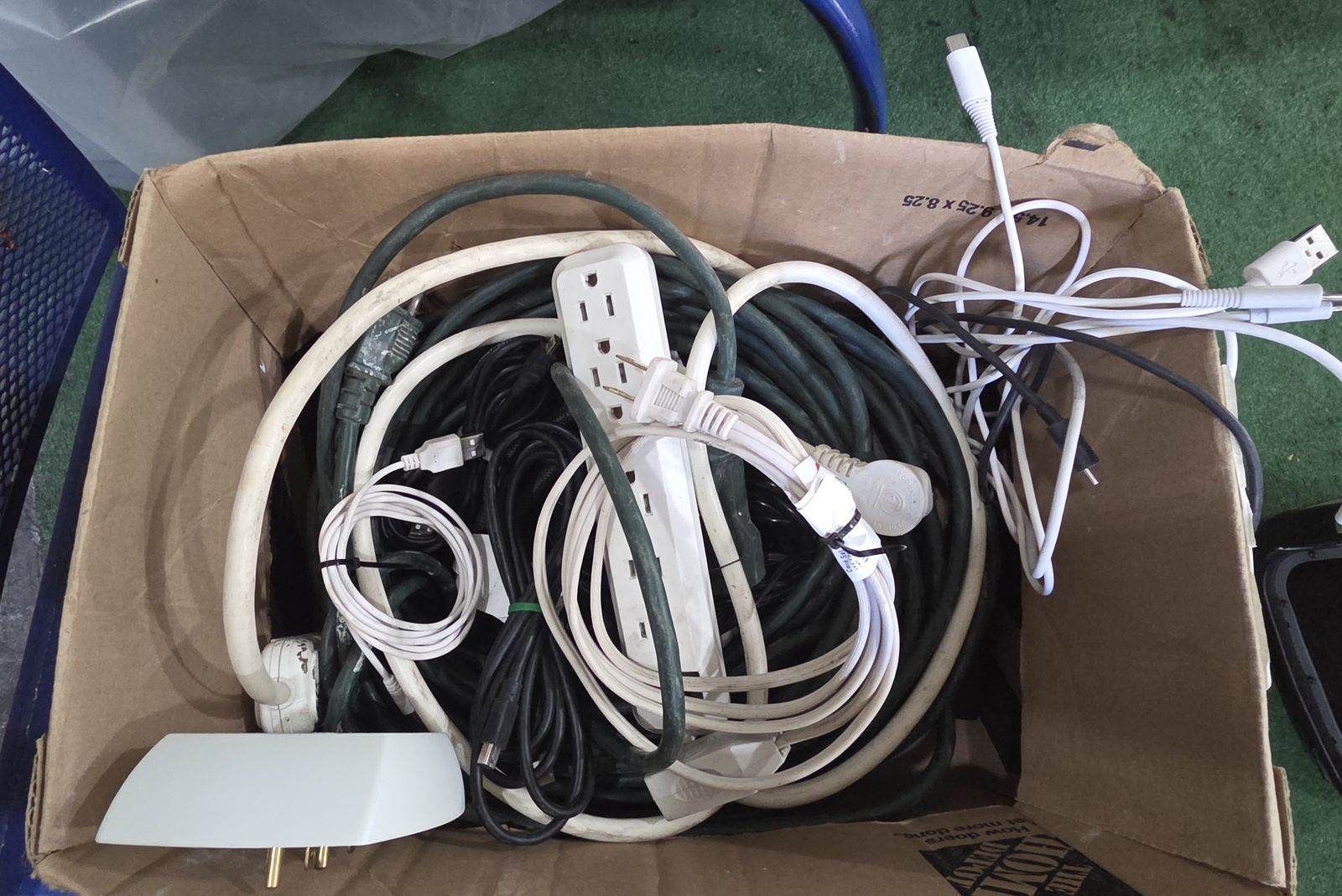 Large Bundle of Audio/Video/Computer/Cell Cords & Cables