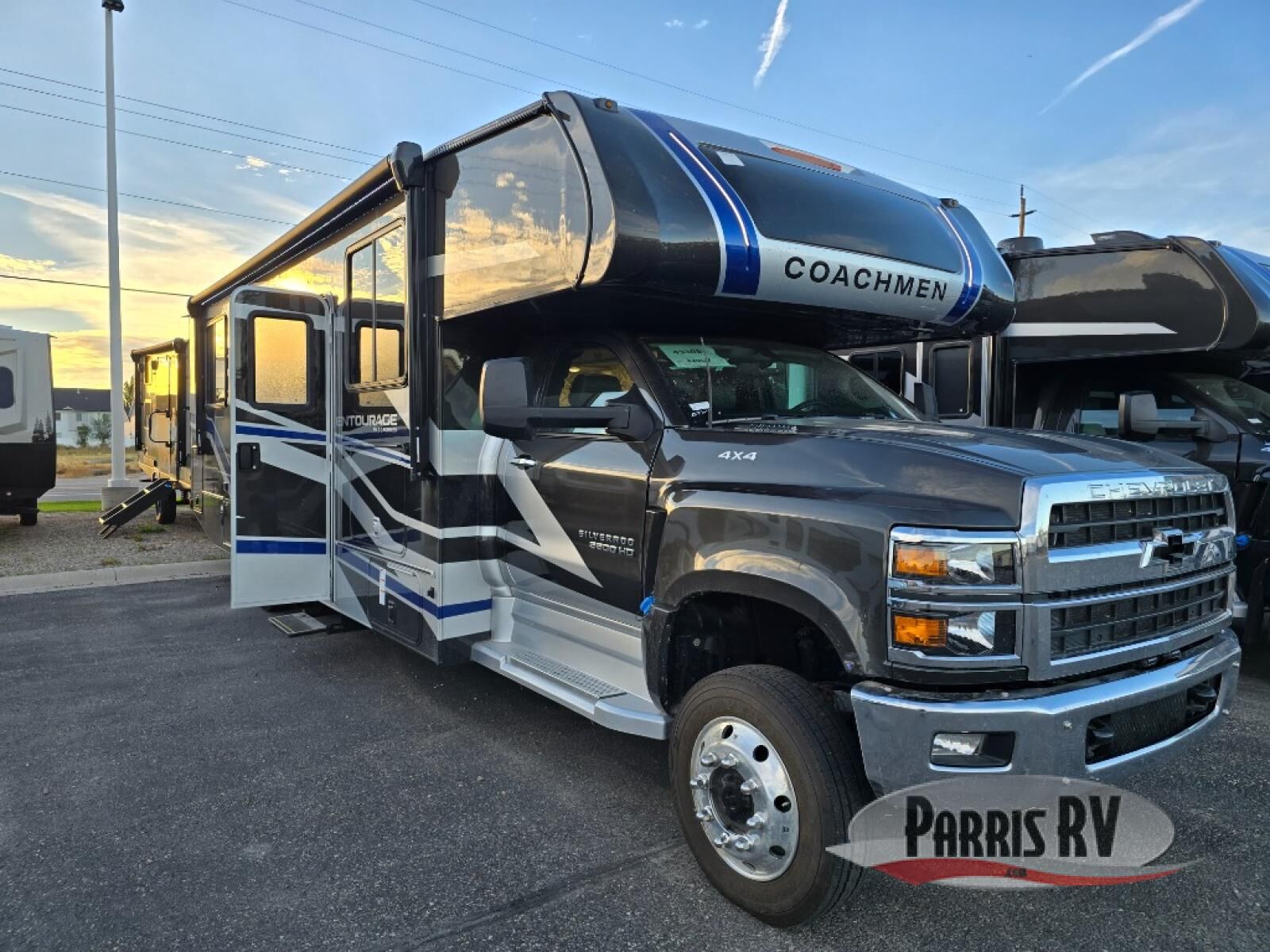 New 2026 Coachmen RV Entourage 320LV